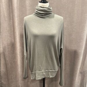 Elegant Women's Turtleneck Sweater in Gray